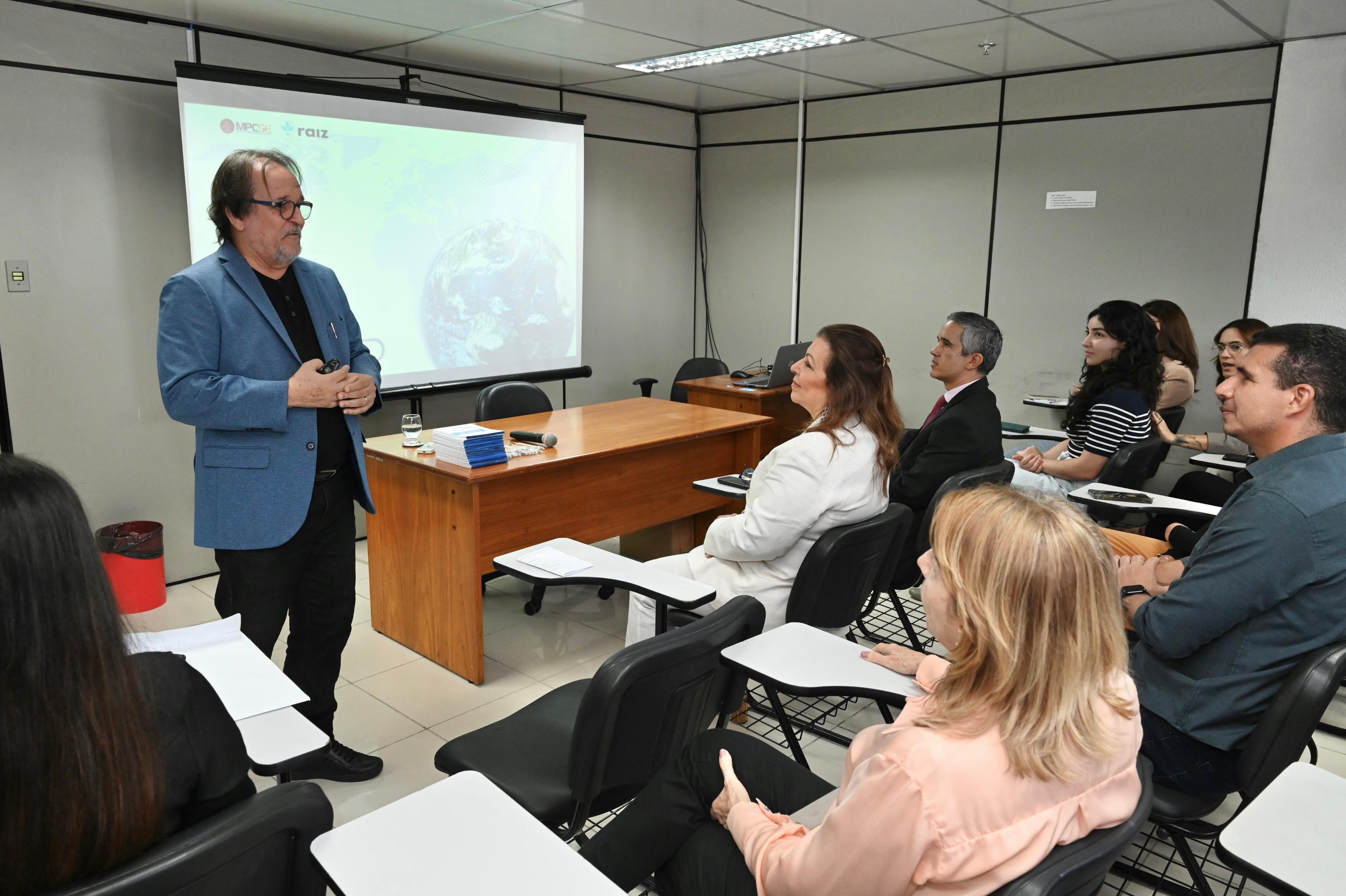 GENIVAL PALESTRA_FOTO_MARCELLE CRISTINE.jpeg