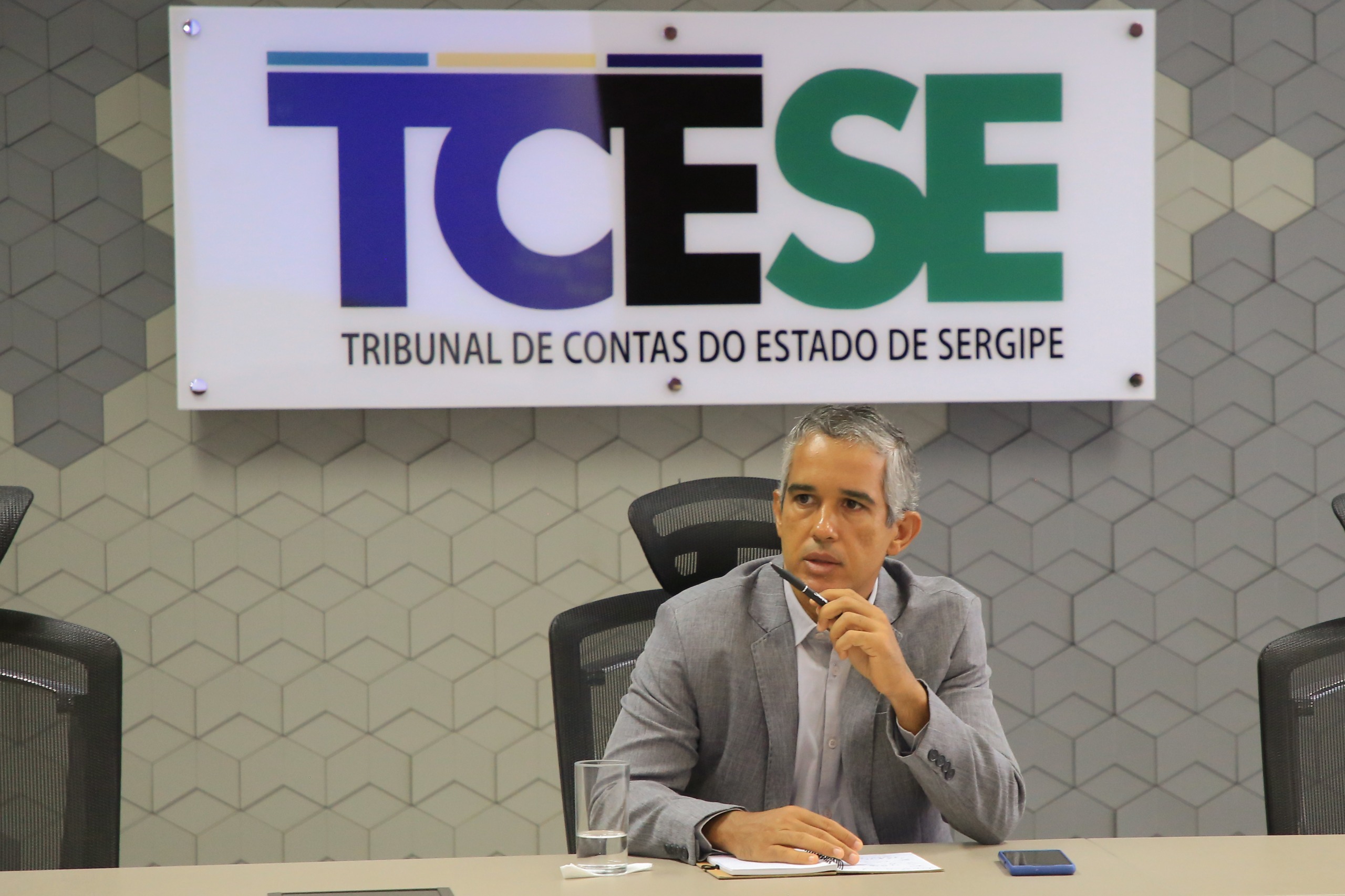 2 AUDIÊNCIAS POLÍTICAS.jpeg